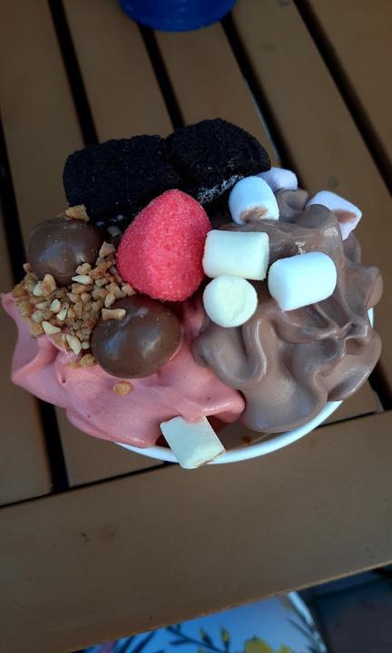 Susse Sunde Frozen Yoghurt, Waffeln & Co